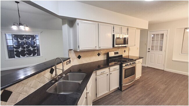 Building Photo - 11066 Landsbury Ct