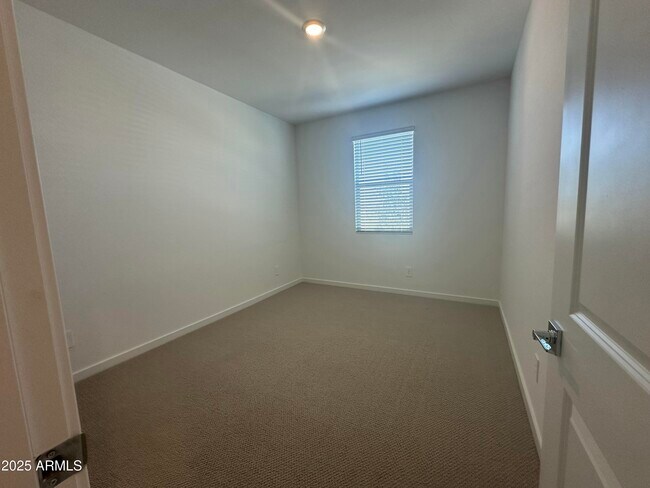 Building Photo - 15849 W Gray Fox Trl