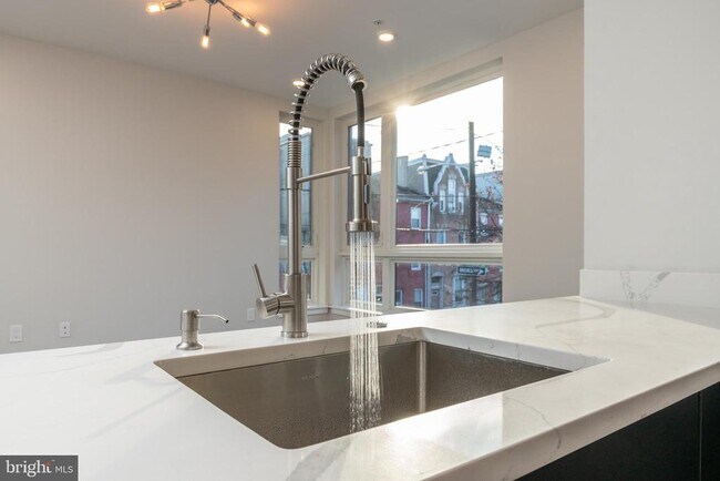 Building Photo - 920 N 15th St