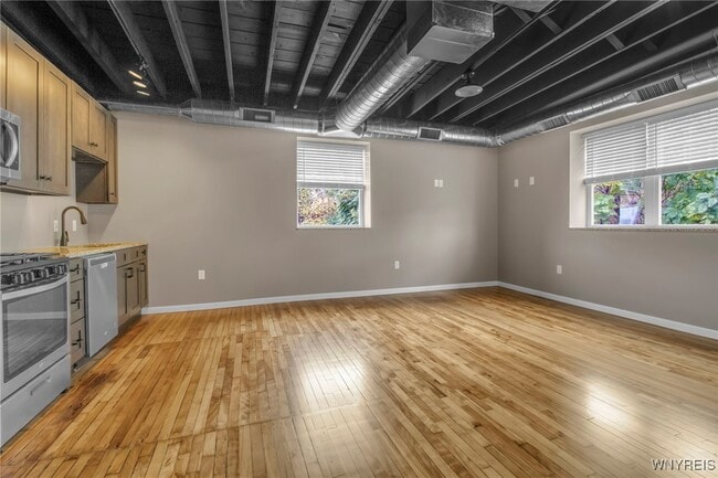 Building Photo - 126 E Niagara St