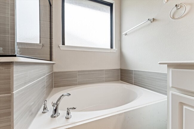 Building Photo - 32067 August Woods Wy