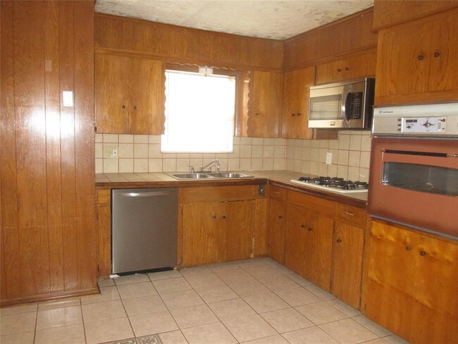 Building Photo - 1018 Rosepoint Dr