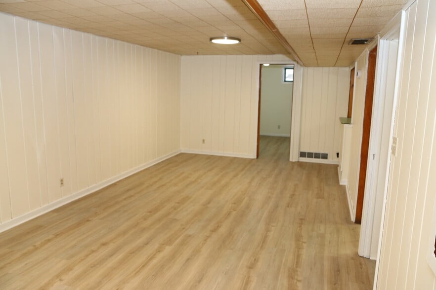 Building Photo - 1905 S Western Ave