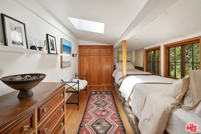 Building Photo - 913 Fernwood Pacific Dr