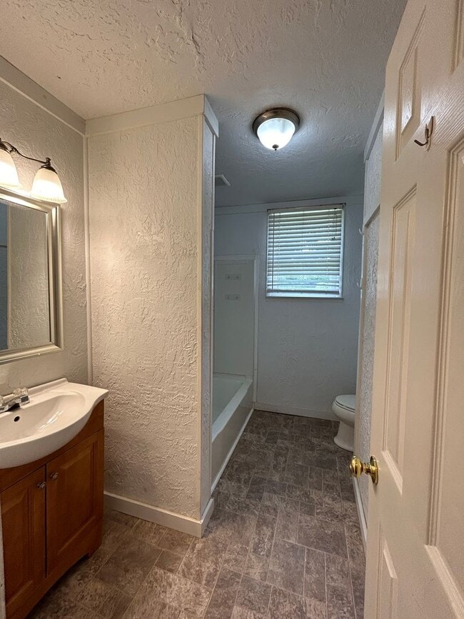 Building Photo - 215 Greenleaf St SW