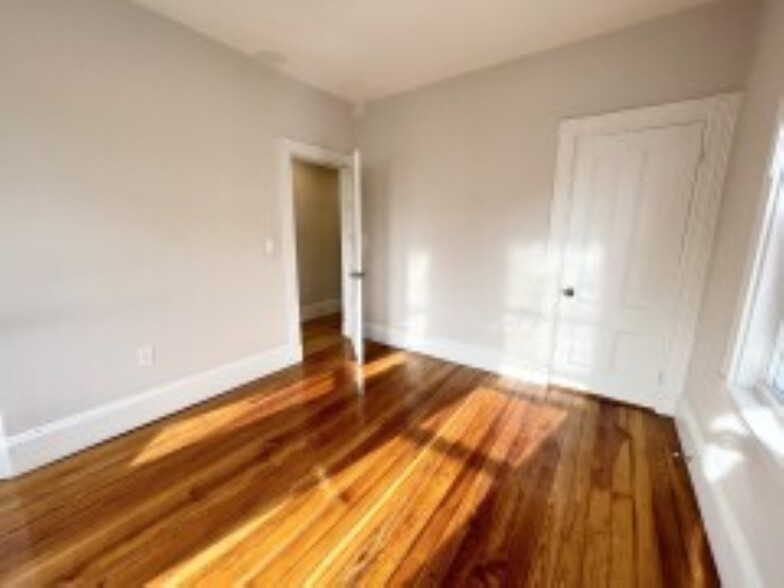 Building Photo - 108 Buttonwood St