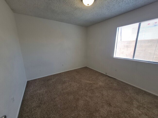 Building Photo - 2640 S Virginia Dr