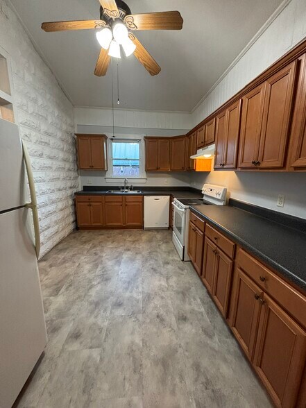 Kitchen - 1902 Barnard St