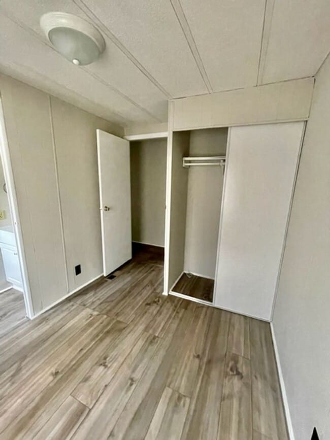 Building Photo - Must see this adorable 3 bedroom 1.5 bath ...