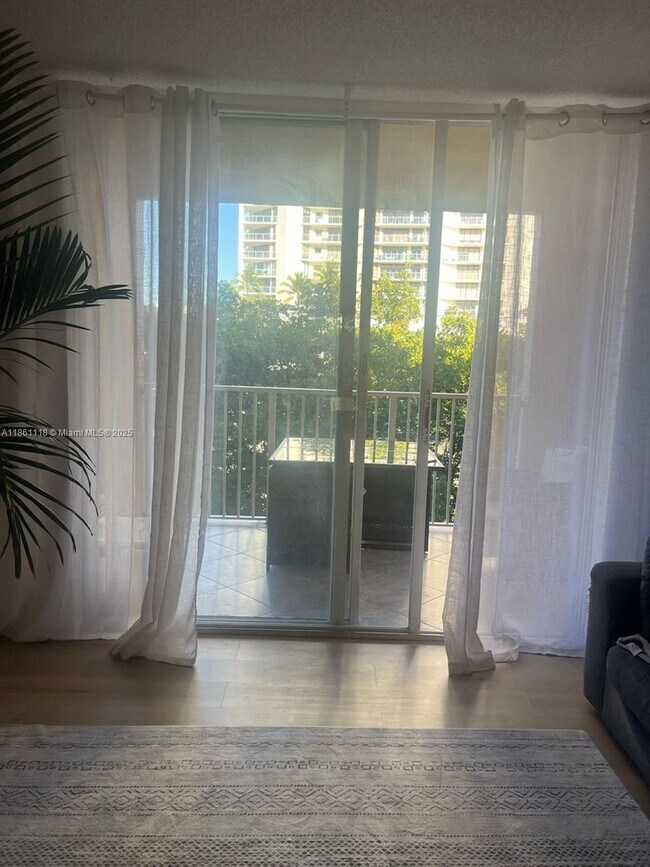 Building Photo - 19601 E Country Club Dr