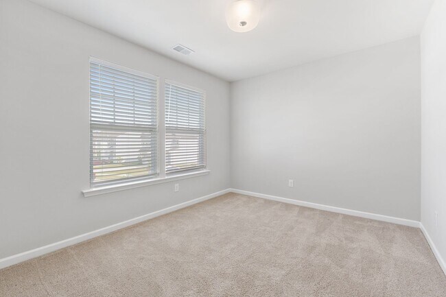 Building Photo - Easy Living in North Creek Village!