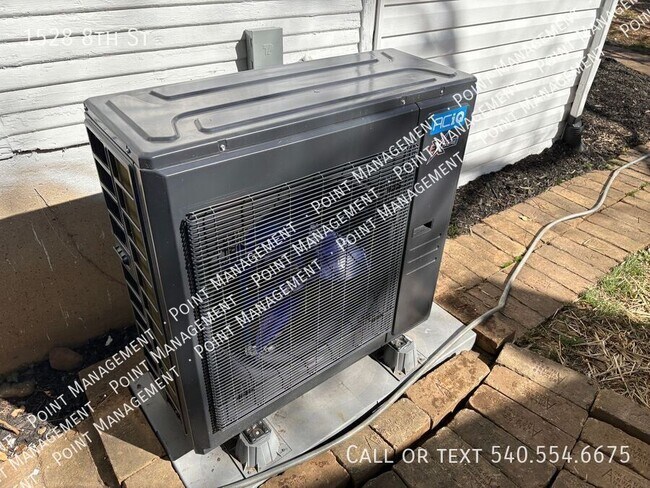 Building Photo - 1528 8th St SE