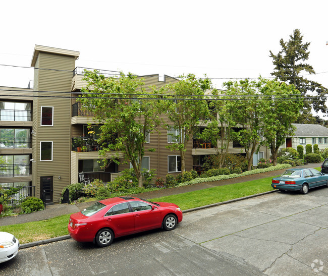 Building Photo - Nature's Haven: Rooftop, Views, Walk to pa...