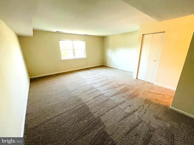 Building Photo - 5914 Mayflower Ct