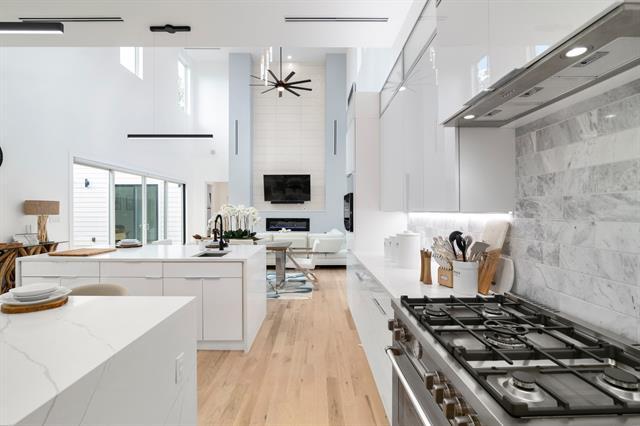 Building Photo - 4811 Cowan Ave