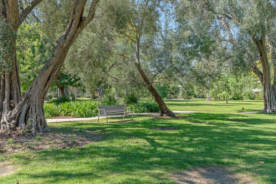 Building Photo - 5116 Village Grn