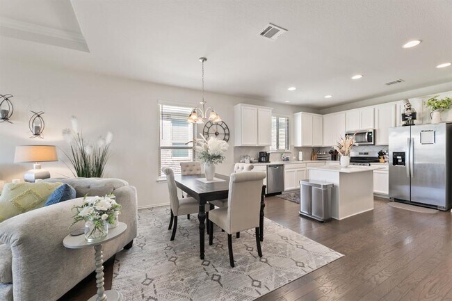 Building Photo - 6909 Bellingham Dr