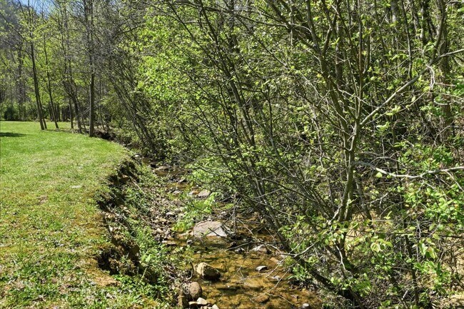 Building Photo - 267 Maddux Farm Dr