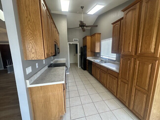 Building Photo - 4907 W McRae Way