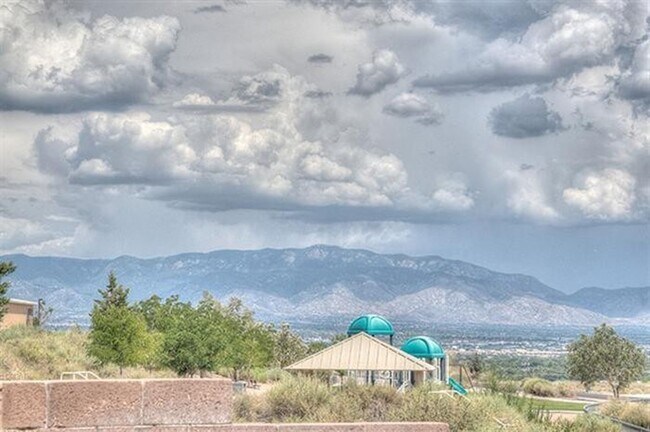 Building Photo - Views Views Views!!!