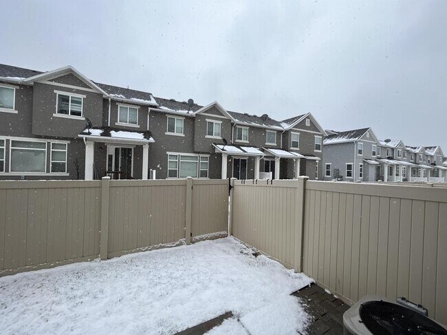 Building Photo - 1576 Venetian Way