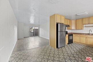 Building Photo - 1233 Barry Ave
