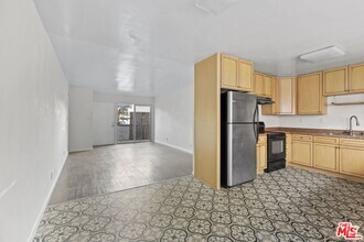 Building Photo - 1233 Barry Ave