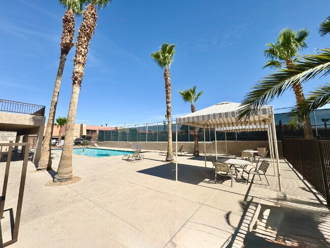 Building Photo - Lovely 2 Bed, 2 Bath Upstairs Condo for Rent in Guard Gated Community!