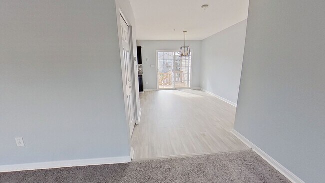 Building Photo - 450 Fisher Dr