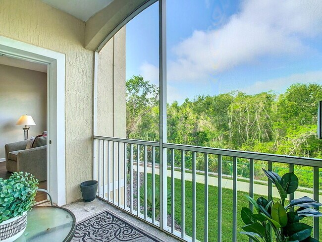 Building Photo - 2300 Silver Palm Dr