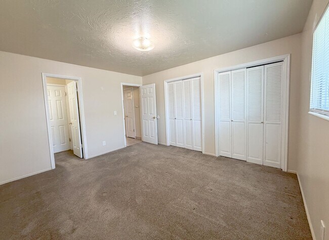 Building Photo - 2382 W Derby St