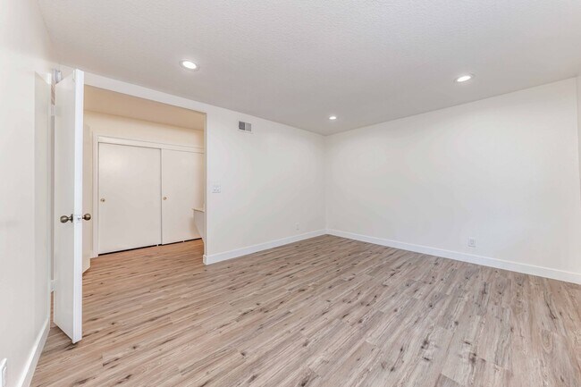 Building Photo - Spacious Single-Family Home with Yard!