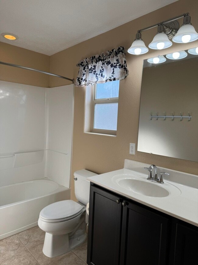 Building Photo - 10812 Fort Point Ln NE