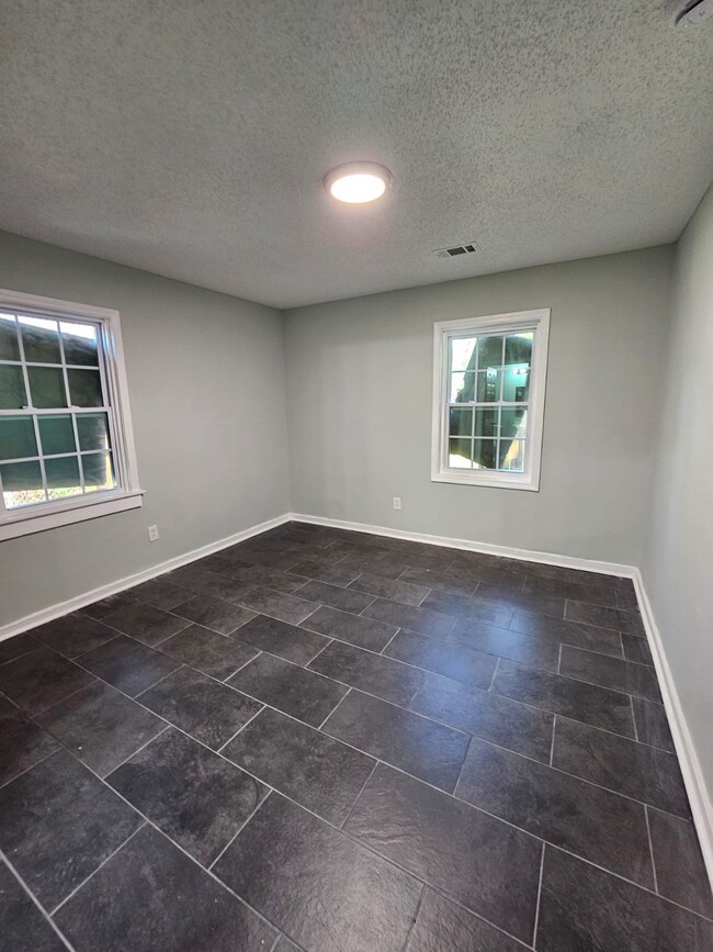 Building Photo - 2238 Curry Ave