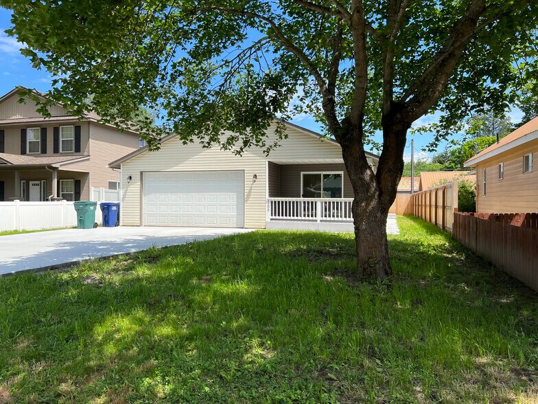 Building Photo - 1206 N 6th St