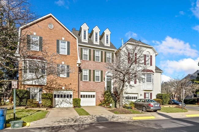 Building Photo - 8015 Merry Oaks Ln