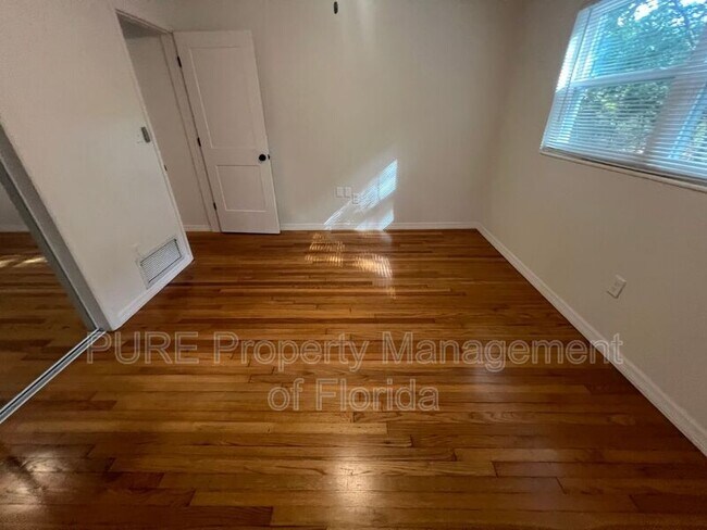 Building Photo - 1222 SE 3rd St