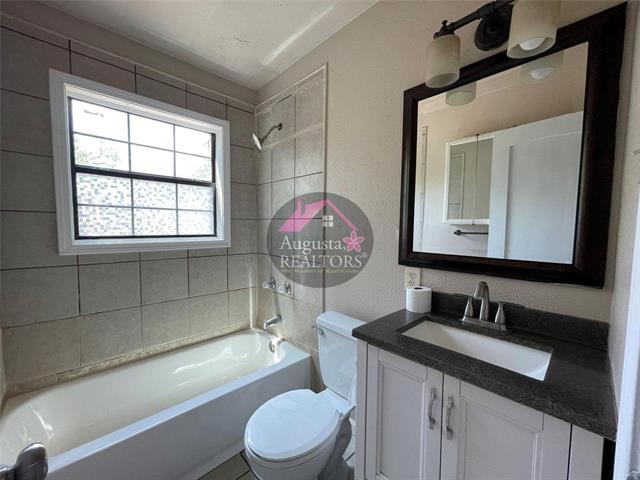 Building Photo - 2210 Vine St