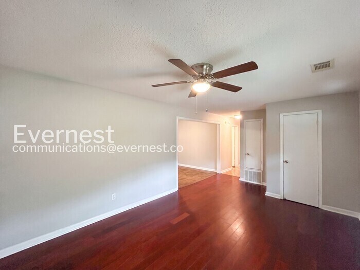 Building Photo - 5884 Caroline Dr