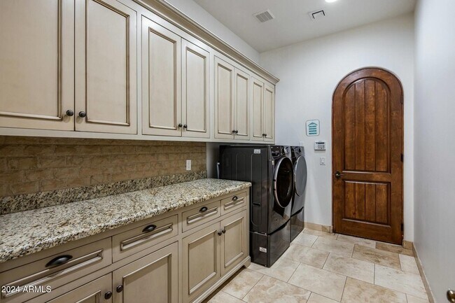 Building Photo - 14402 N Medinan Dr