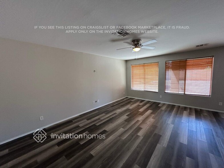 Building Photo - 3115 W Pleasant Ln