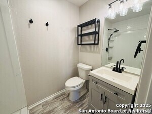 Building Photo - 7226 Comet Manor