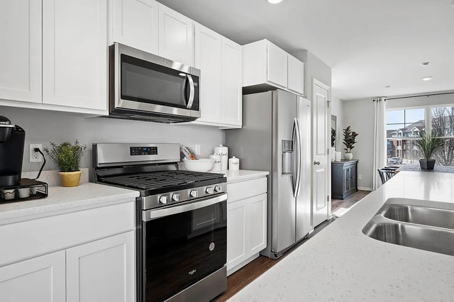 Building Photo - 8760 Clover Ln