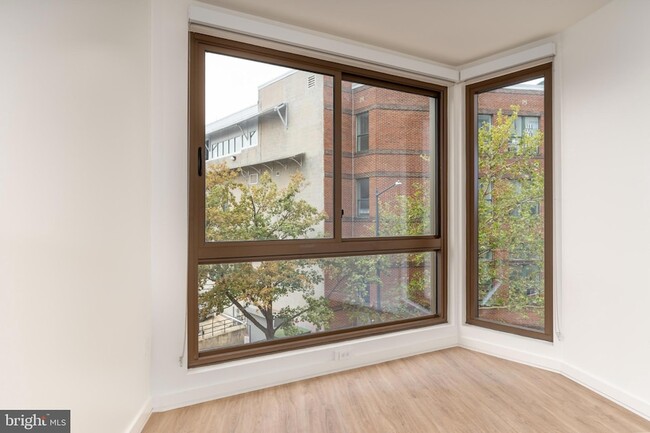 Building Photo - 1630 Columbia Rd NW