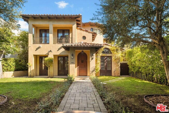 Primary Photo - 823 Yale St