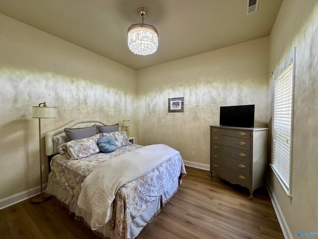 Building Photo - 1024 Split Rock Cove