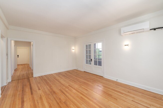 Building Photo - 2-Bedroom plus Office/Den, 1-Bathroom Apartment with Porch near JHU