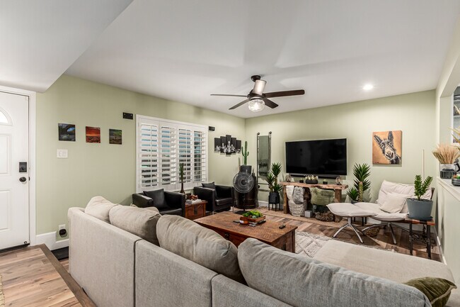 Building Photo - 1540 E El Camino Dr