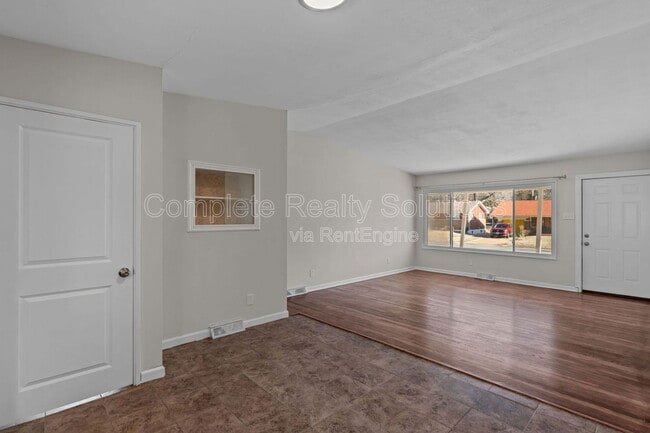 Building Photo - 9915 Castle Dr