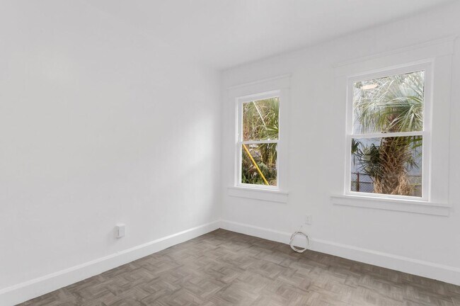 Building Photo - Cute 3bdrm/1bath House ** Section 8 OK ** $1995.00**